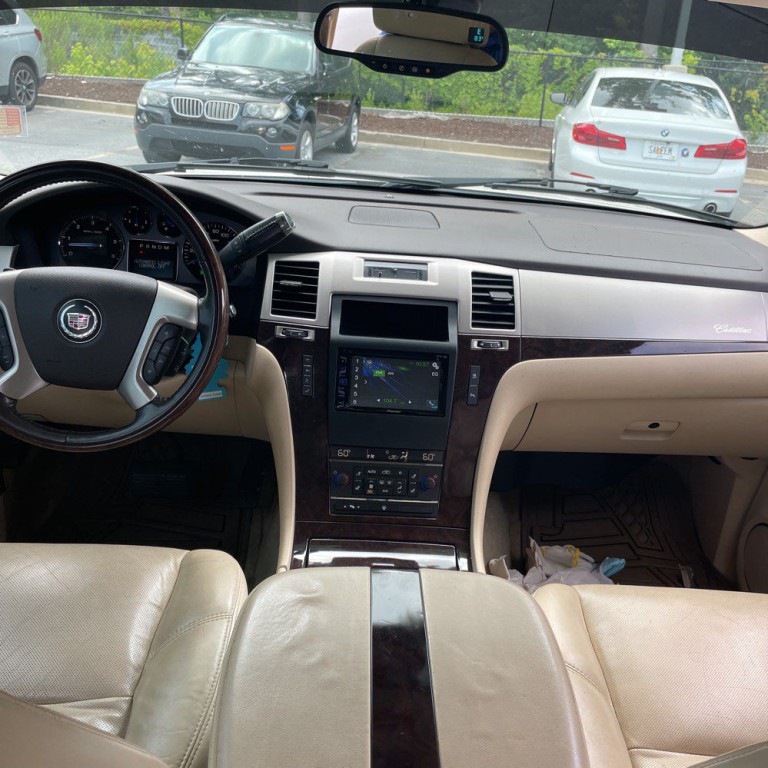2007 Cadillac Escalade Image 12