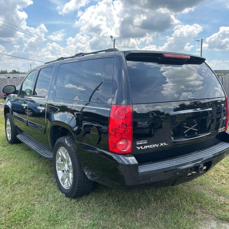 2008 GMC Yukon Image 2