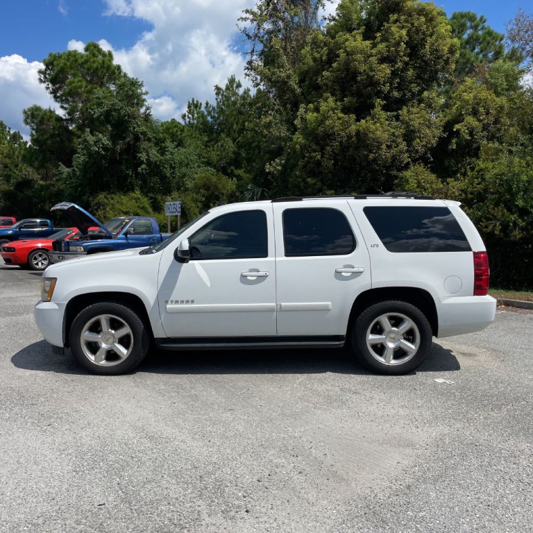 2007 Chevrolet Tahoe Image 2