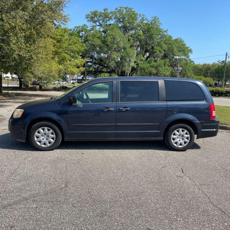 2008 Chrysler Town & Country Image 1