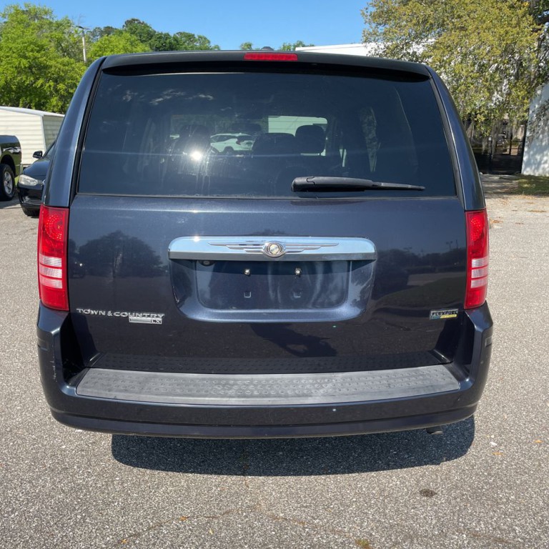 2008 Chrysler Town & Country Image 3