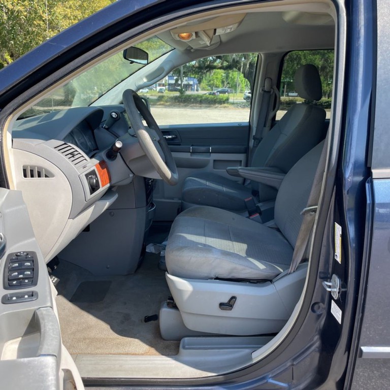 2008 Chrysler Town & Country Image 9