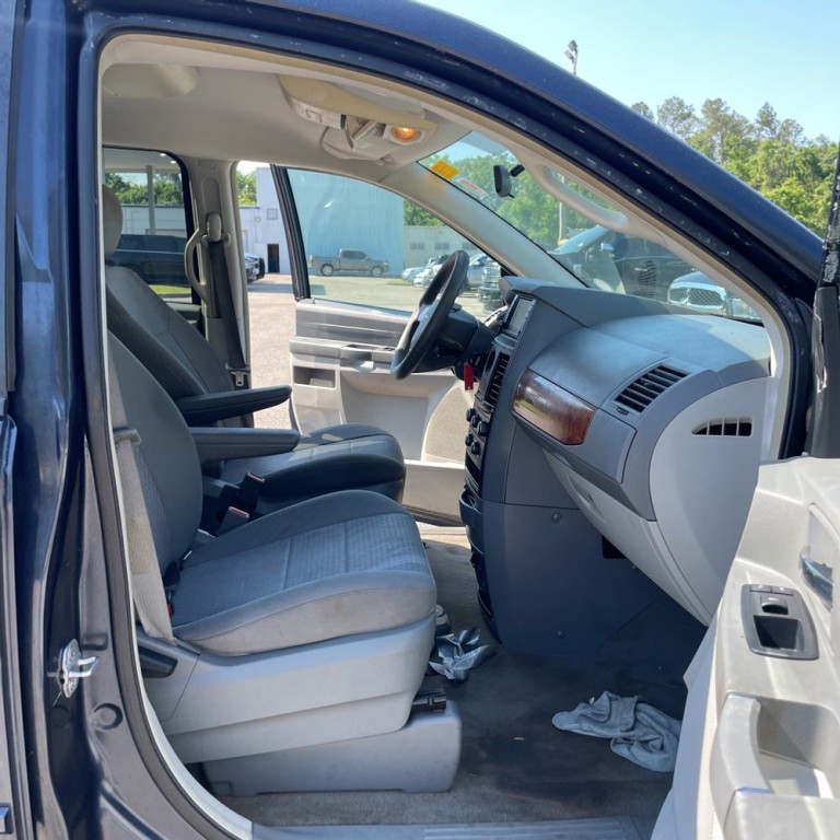 2008 Chrysler Town & Country Image 10