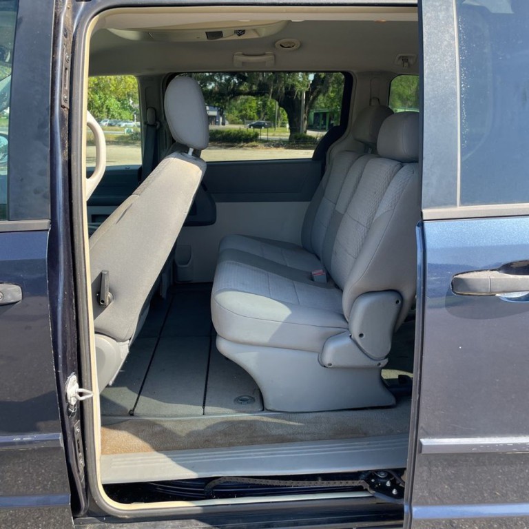 2008 Chrysler Town & Country Image 11
