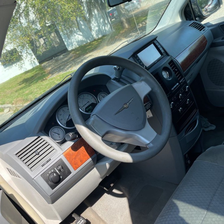 2008 Chrysler Town & Country Image 13