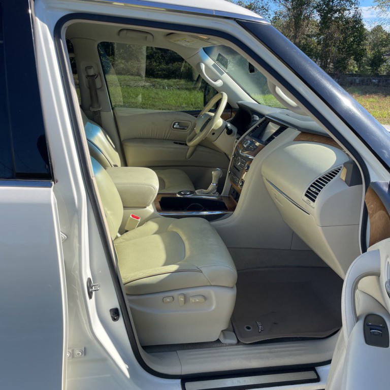 2014 INFINITI QX80 Image 10