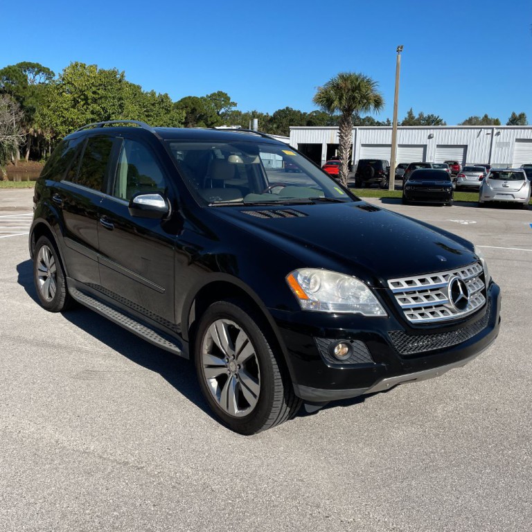 2010 Mercedes-Benz M-Class Image 1