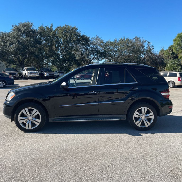 2010 Mercedes-Benz M-Class Image 2