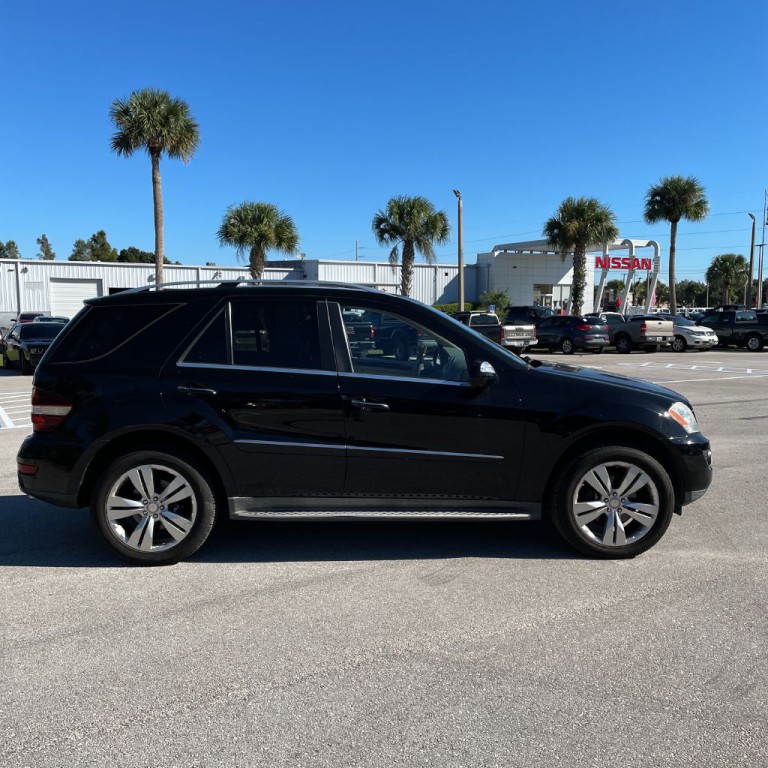 2010 Mercedes-Benz M-Class Image 10