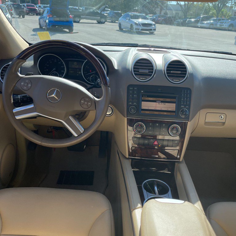 2010 Mercedes-Benz M-Class Image 23