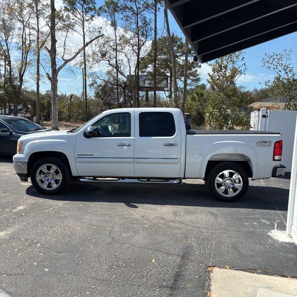 2011 GMC Sierra Image 1