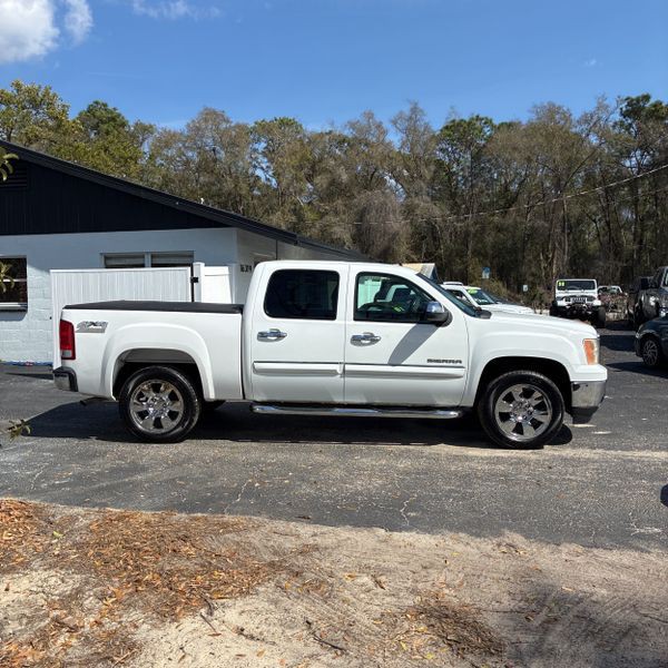 2011 GMC Sierra Image 3