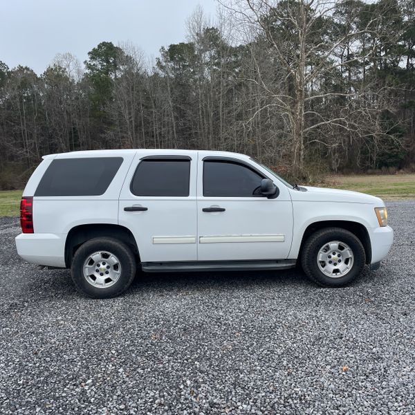 2011 Chevrolet Tahoe Image 2