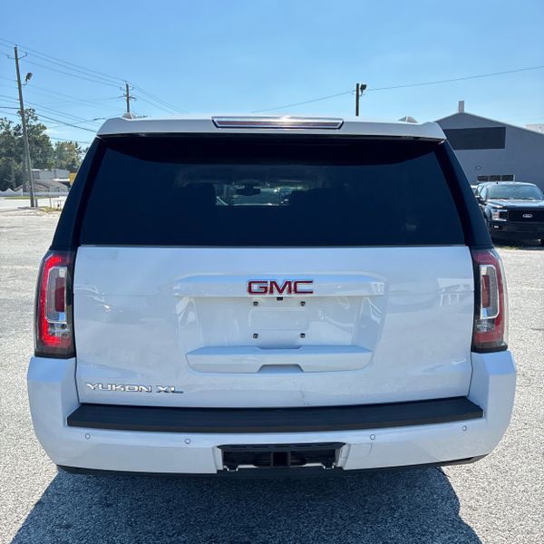2020 GMC Yukon Image 2
