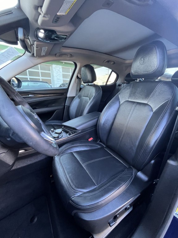 2018 Alfa Romeo Stelvio Image 2