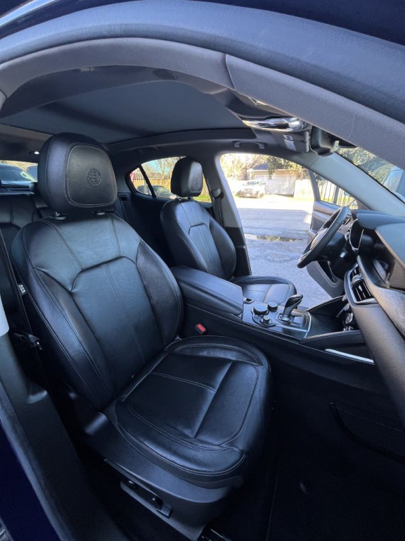 2018 Alfa Romeo Stelvio Image 3