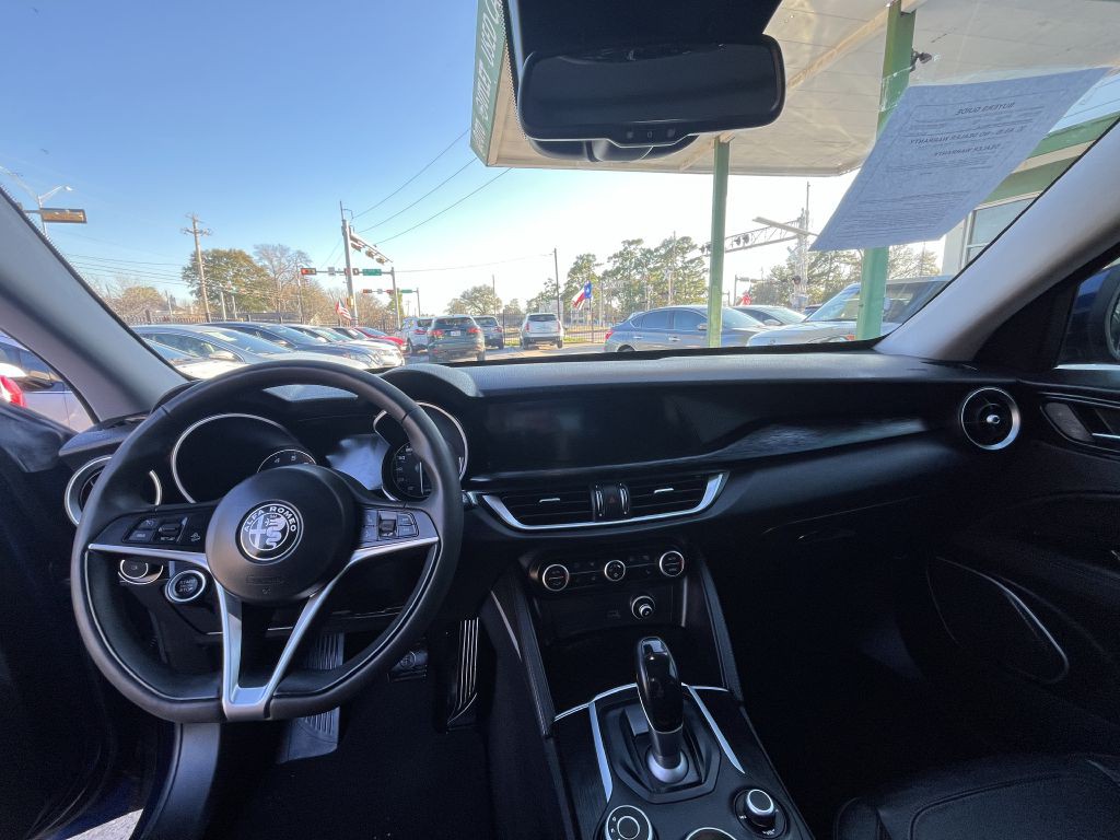 2018 Alfa Romeo Stelvio Image 6