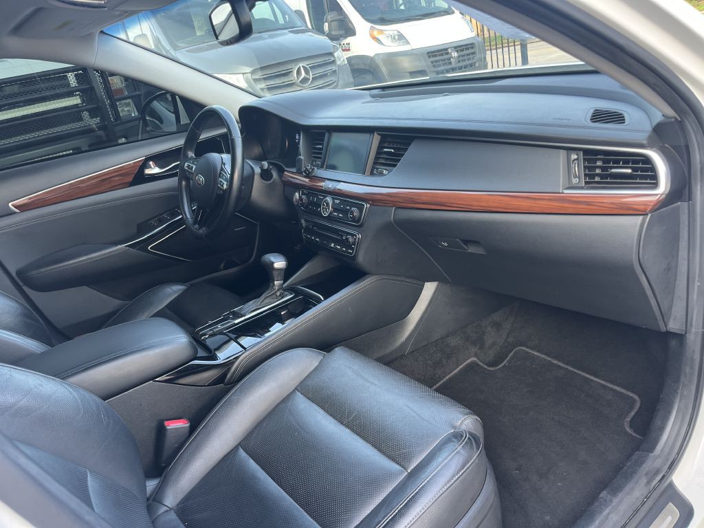 2017 Kia Cadenza Image 3