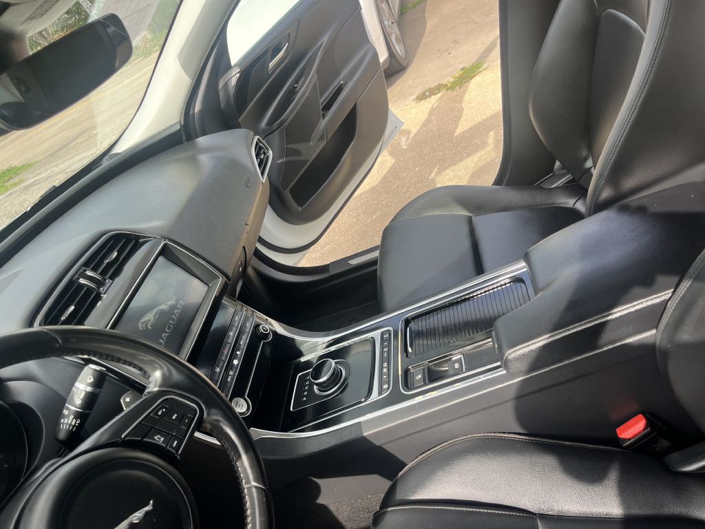 2019 Jaguar XE Image 8