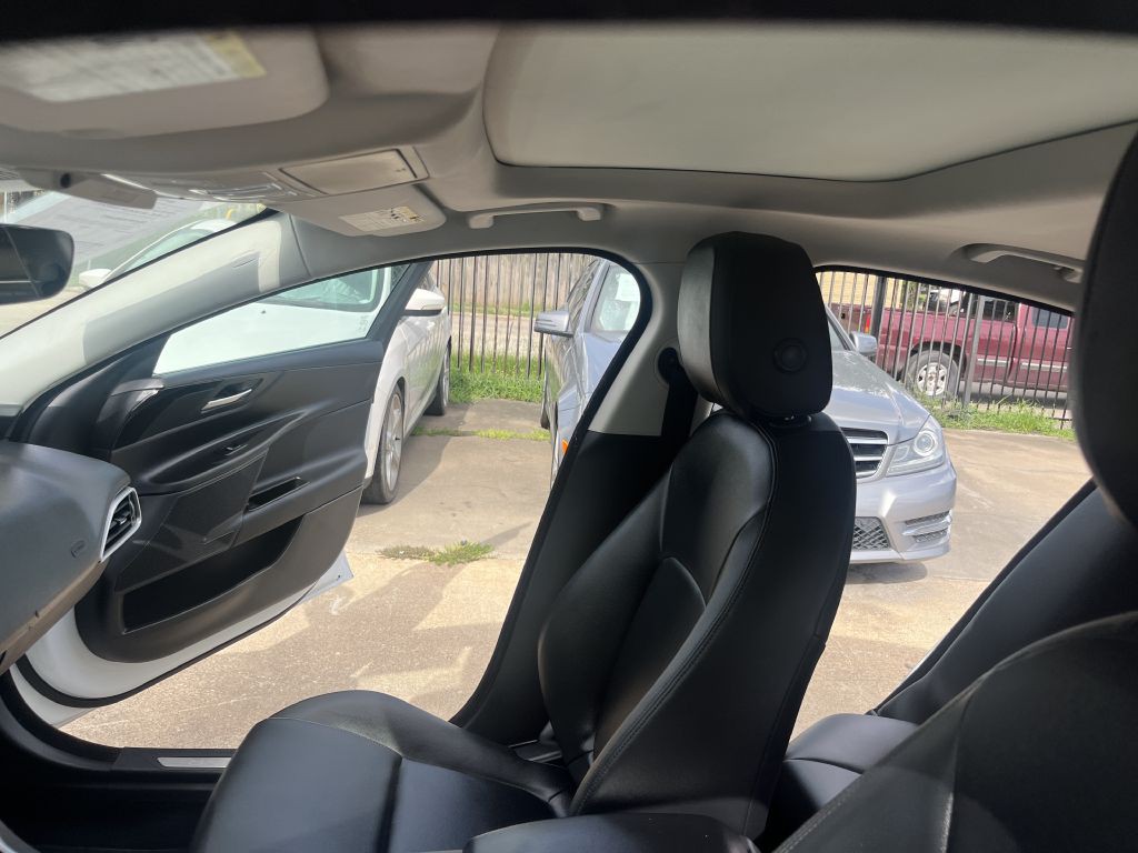 2019 Jaguar XE Image 11