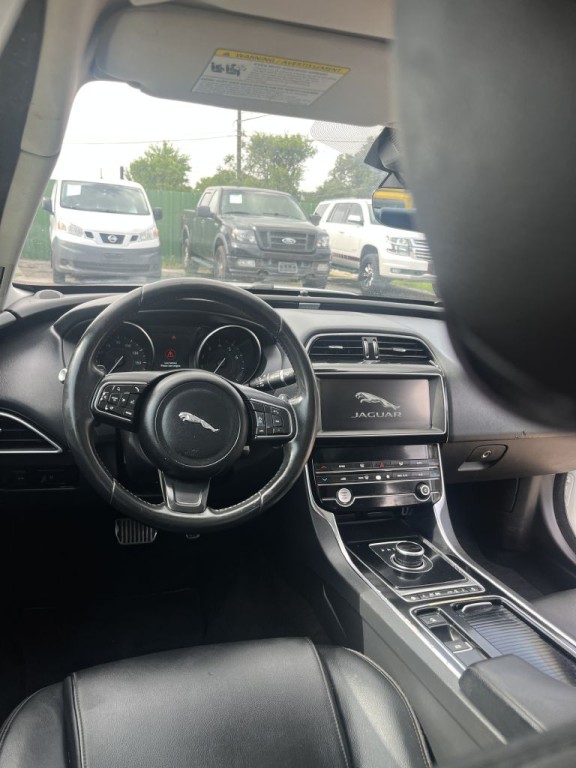 2019 Jaguar XE Image 16