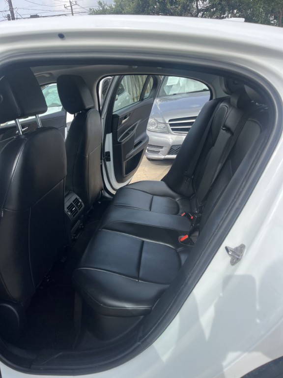 2019 Jaguar XE Image 18