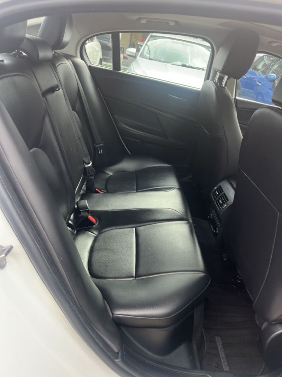 2019 Jaguar XE Image 22