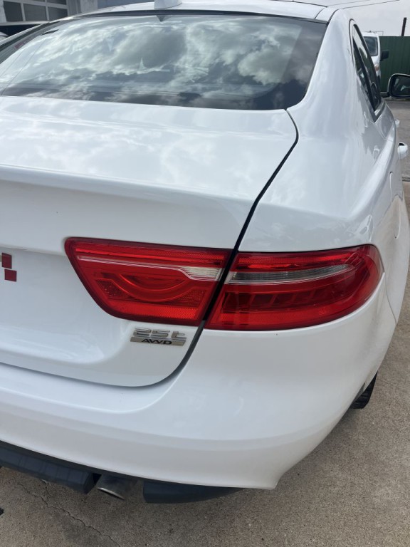 2019 Jaguar XE Image 24