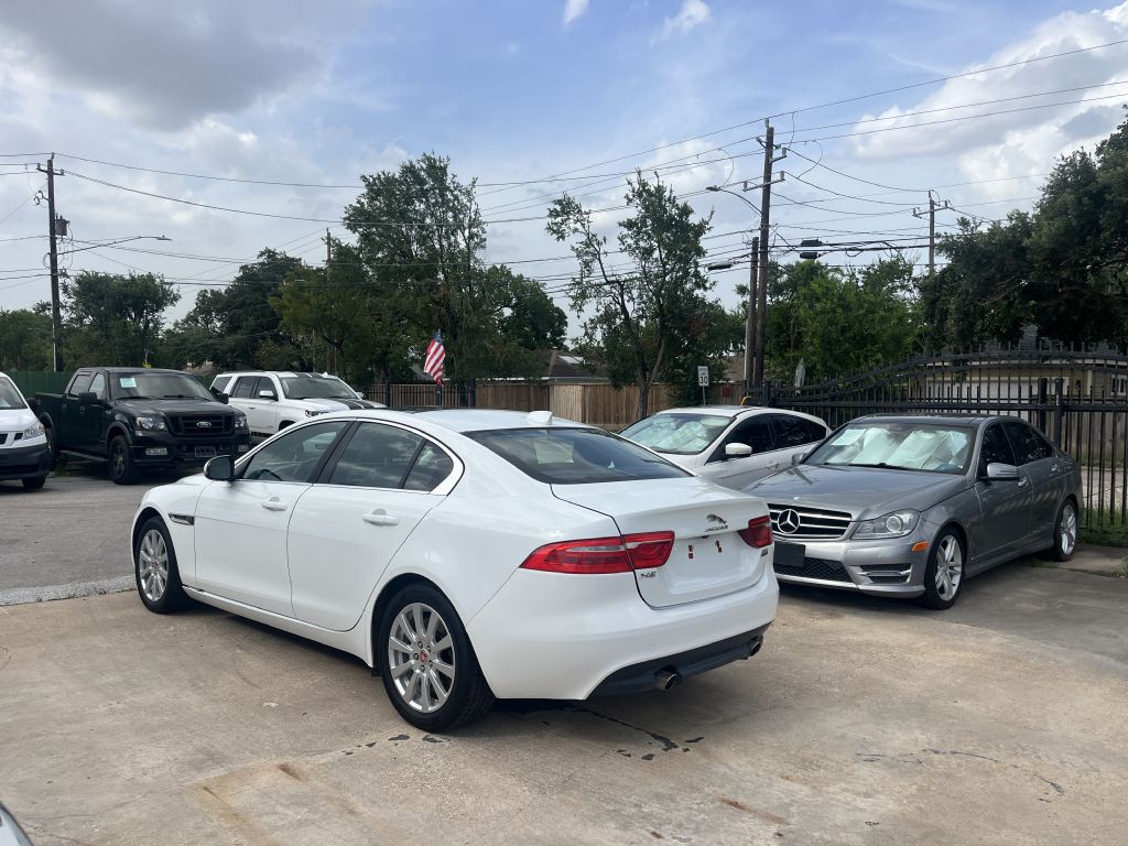 2019 Jaguar XE Image 27