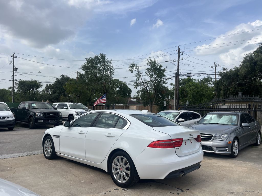 2019 Jaguar XE Image 28