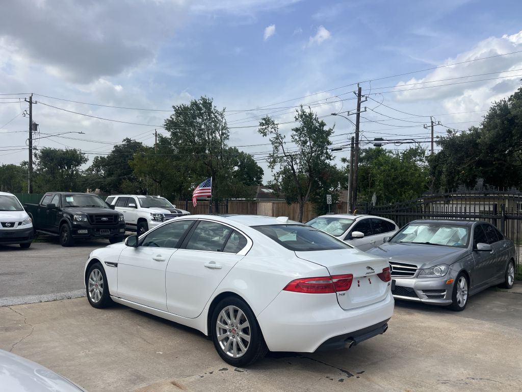 2019 Jaguar XE Image 29