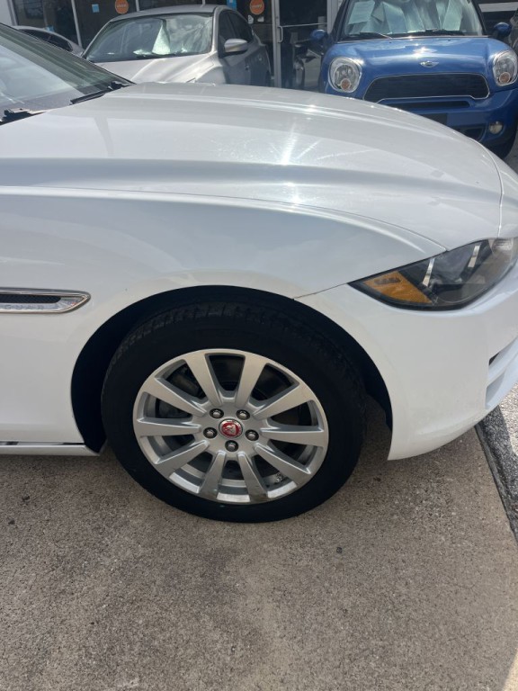 2019 Jaguar XE Image 30