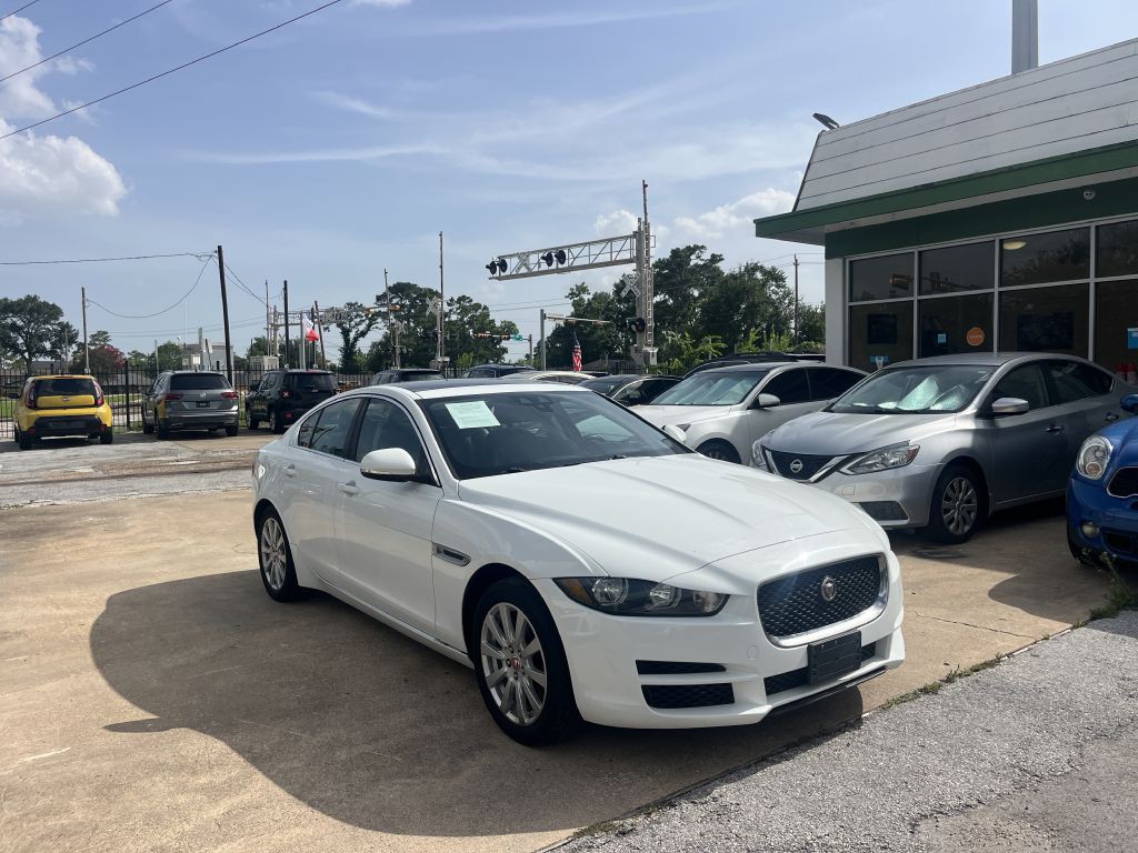 2019 Jaguar XE Image 33