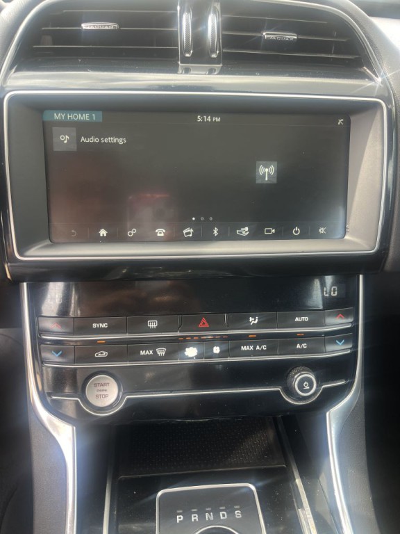 2019 Jaguar XE Image 40