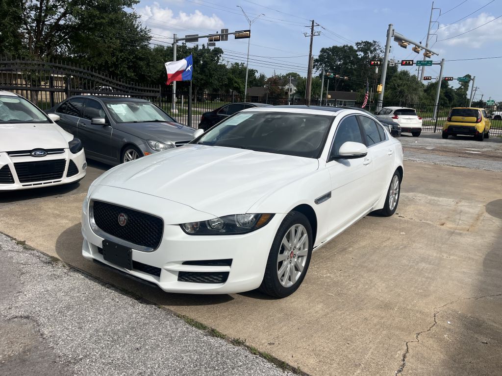 2019 Jaguar XE Image 42