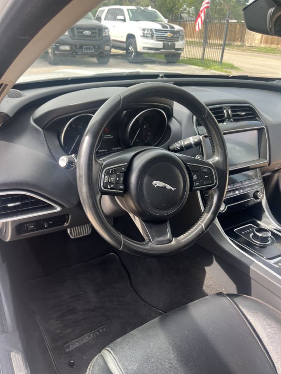 2019 Jaguar XE Image 44