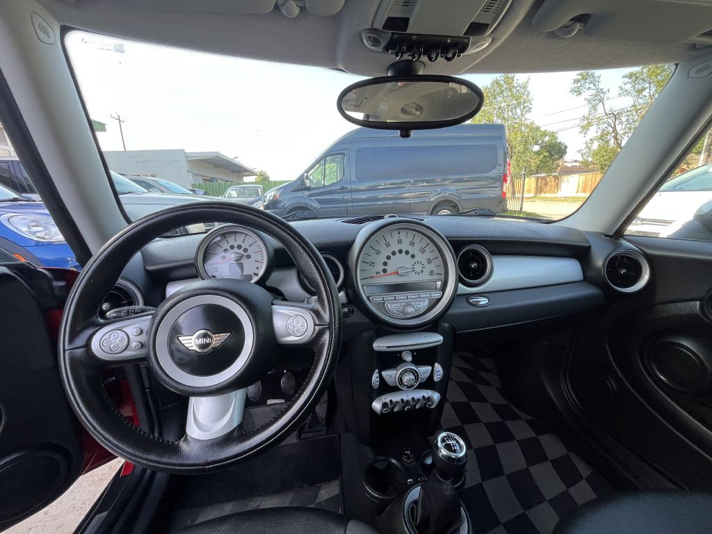 2009 MINI Cooper Image 10