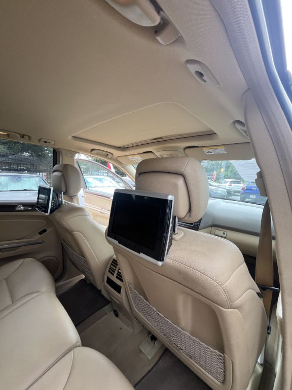 2011 Mercedes-Benz M-Class Image 6