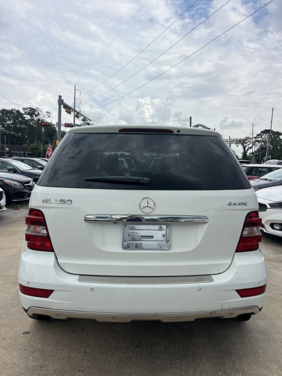 2011 Mercedes-Benz M-Class Image 9
