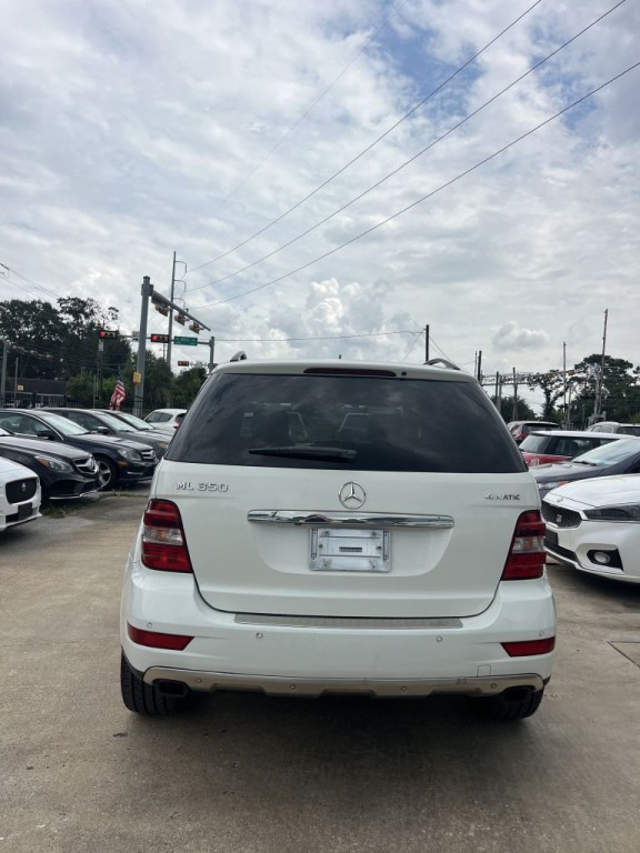2011 Mercedes-Benz M-Class Image 10