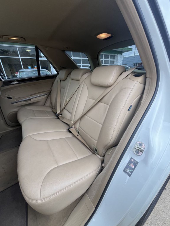 2011 Mercedes-Benz M-Class Image 16