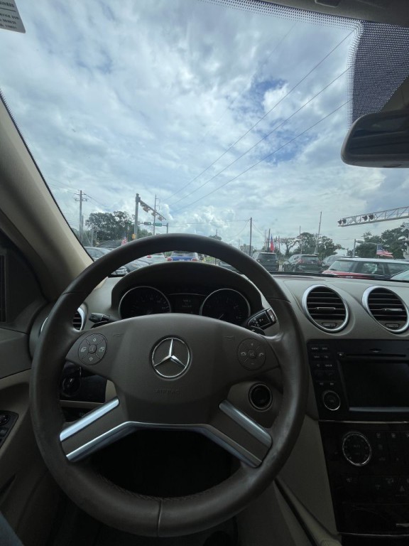2011 Mercedes-Benz M-Class Image 30