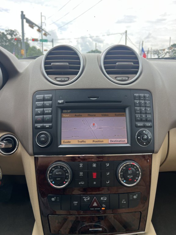 2011 Mercedes-Benz M-Class Image 40