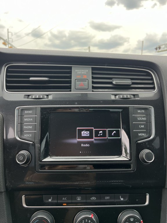 2015 Volkswagen GTI Image 11