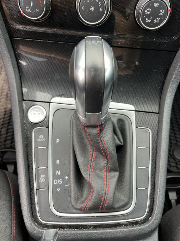 2015 Volkswagen GTI Image 14