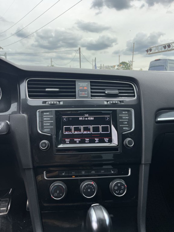 2015 Volkswagen GTI Image 19