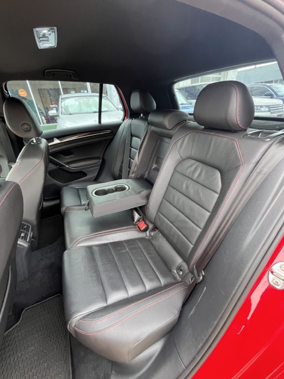 2015 Volkswagen GTI Image 31
