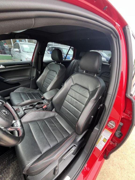 2015 Volkswagen GTI Image 33