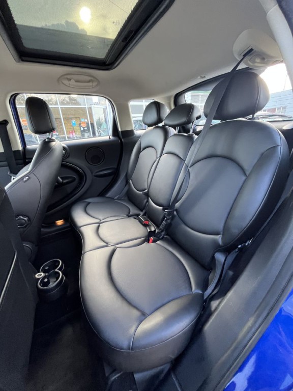 2015 MINI Cooper Image 16
