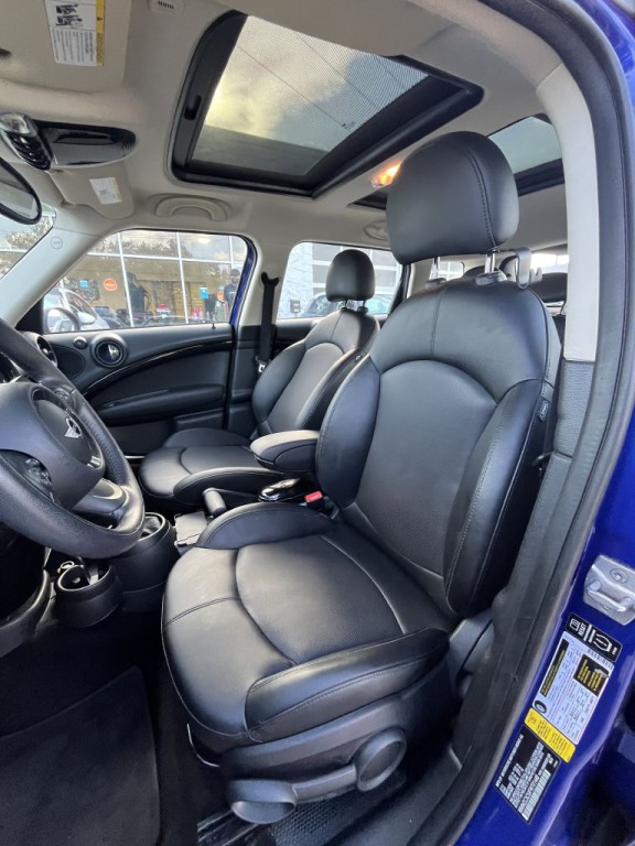 2015 MINI Cooper Image 19